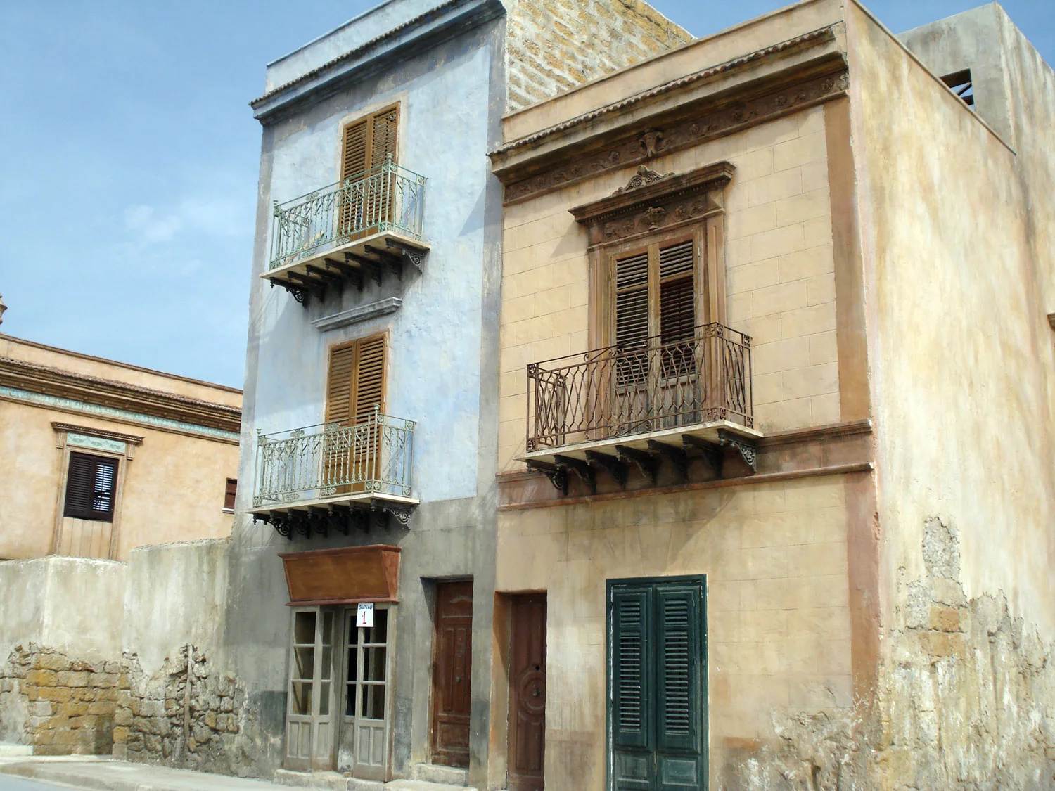 Completed building on the set, with Sicilian architectural details and full painted finishes