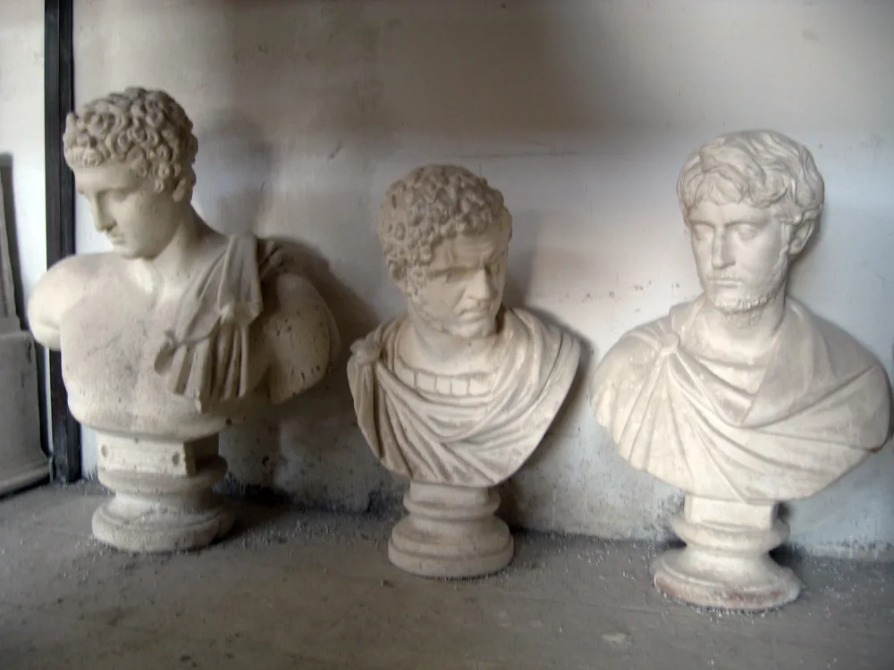 Busti classici greci tre figure