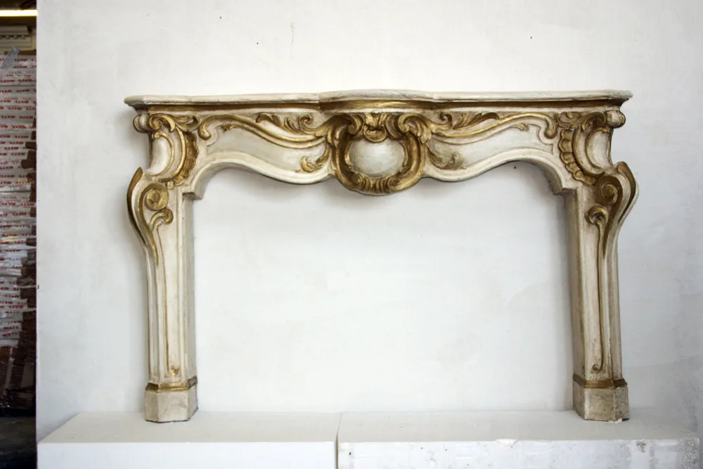 Camino rococo bianco oro