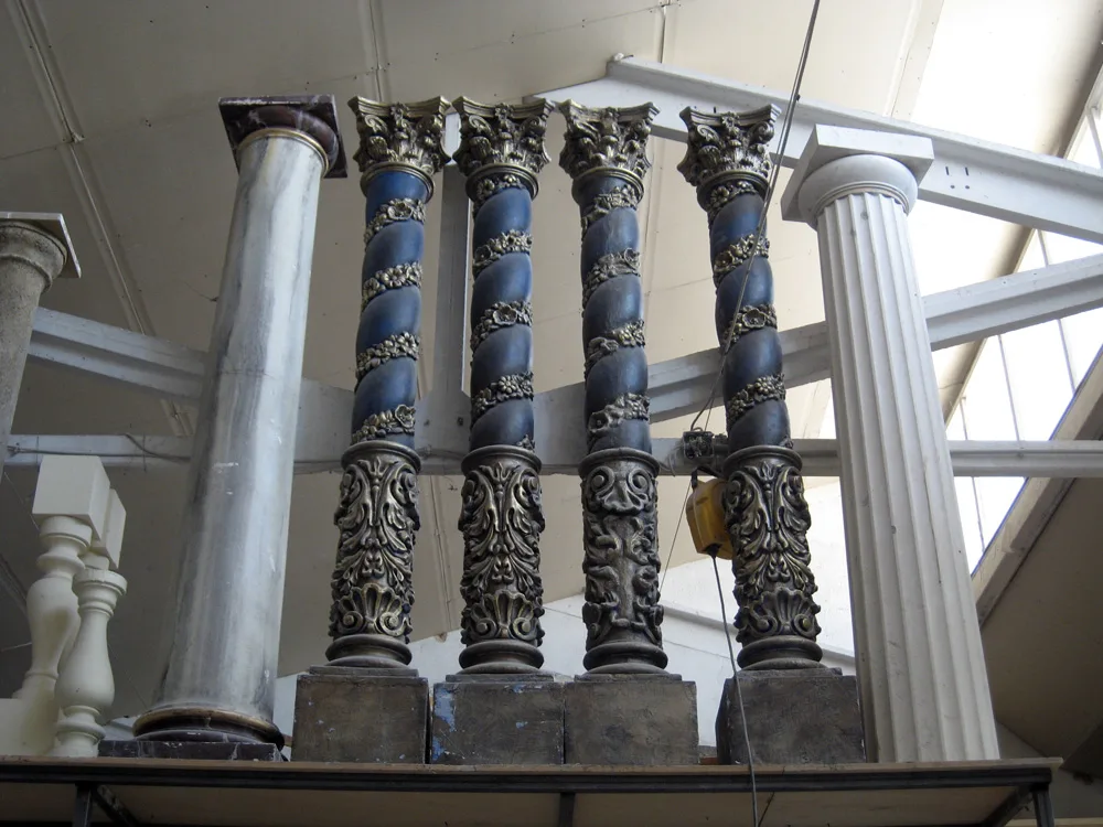 Columns twisted baroque blue gold