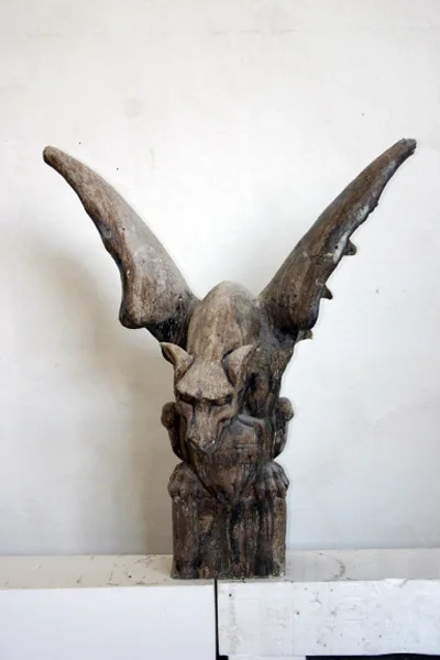 Gargoyle pinnacle Corna Legno Frontale
