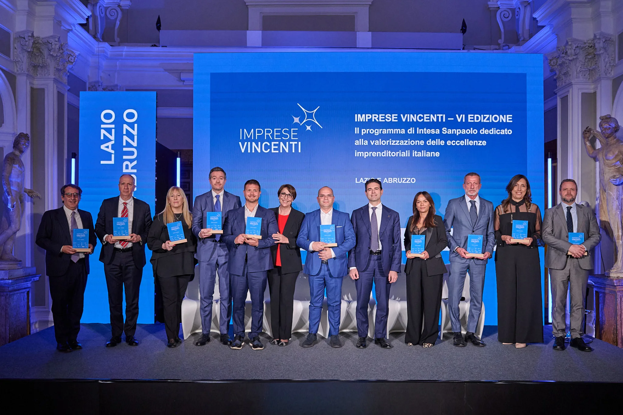 Le imprese vincenti della tappa Lazio e Abruzzo VI edizione, premiate da Intesa Sanpaolo. Meriem Rihani sul palco in rappresentanza di Creation Art.
