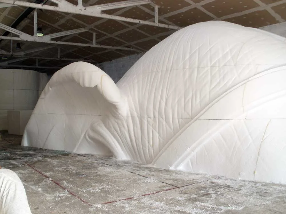 Piece of the elephant seen in profile in the workshop: polystyrene sculpting with clean cuts where the piece attaches to the others