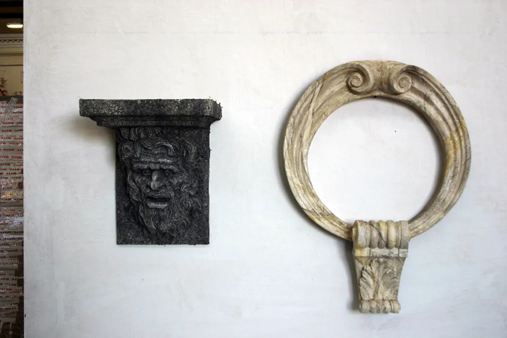 Mascherone mensola anello architettonico