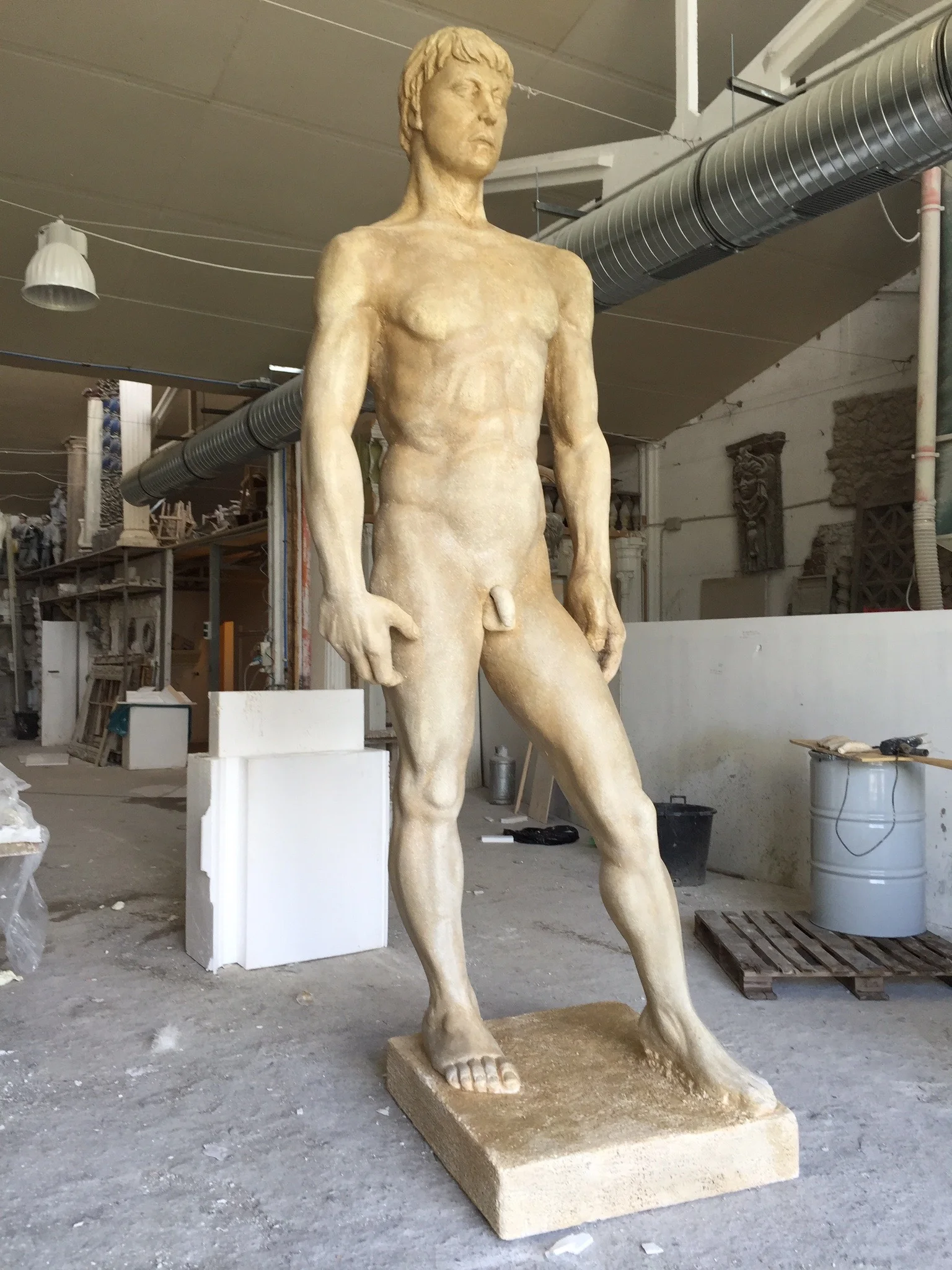 Polykleitos's Doryphoros in the Creation Art workshops during fabrication: life-size fibreglass copy, front view during the ivory finish, chiastic pose with the left arm that originally held the spear